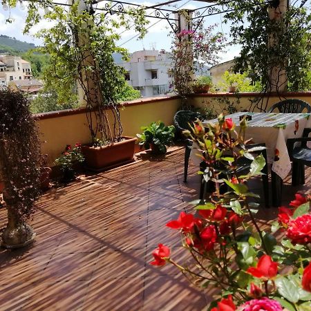 B&B Moscani Salerno Bagian luar foto