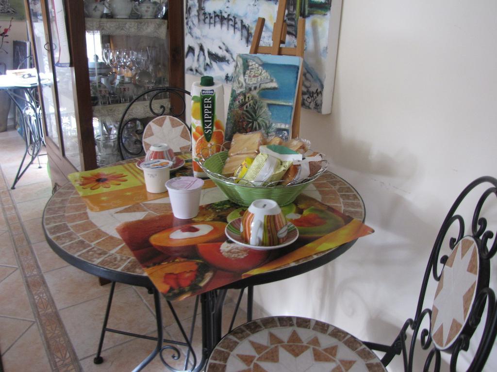 B&B Moscani Salerno Bagian luar foto