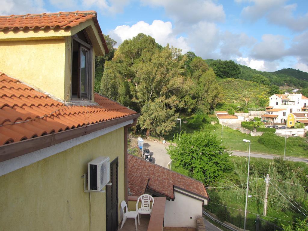 B&B Moscani Salerno Bagian luar foto