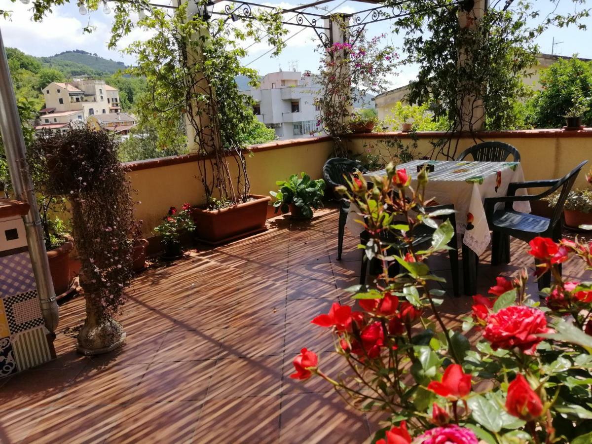 B&B Moscani Salerno Bagian luar foto